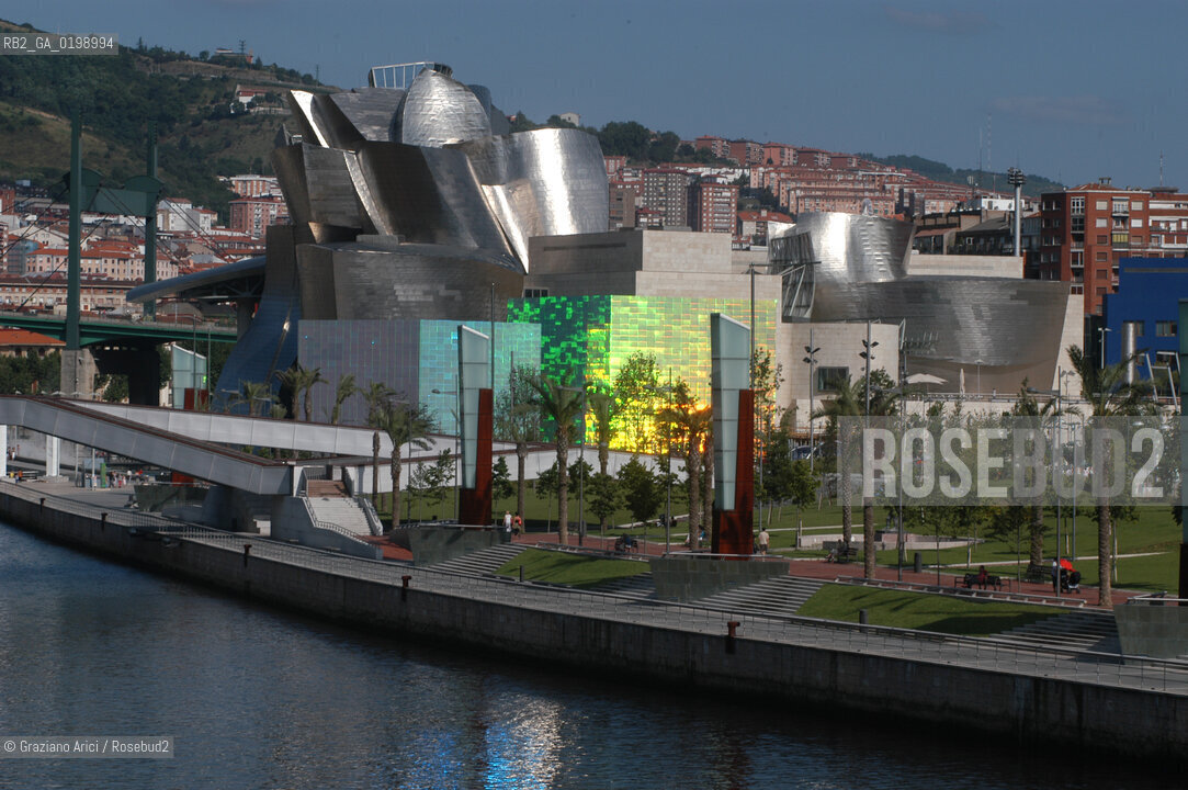 ( SPAGNA - SPAIN) BASQUE LAND VIZCAIA PAESI BASCHI : BILBAO : THE GUGGENHEIM MUSEUM DI FRANK GEHRY-  © 2004 Graziano Arici/Rosebud2 / GEO MUSEO ARCHITETTURA CONTEMPORANEA METALLO