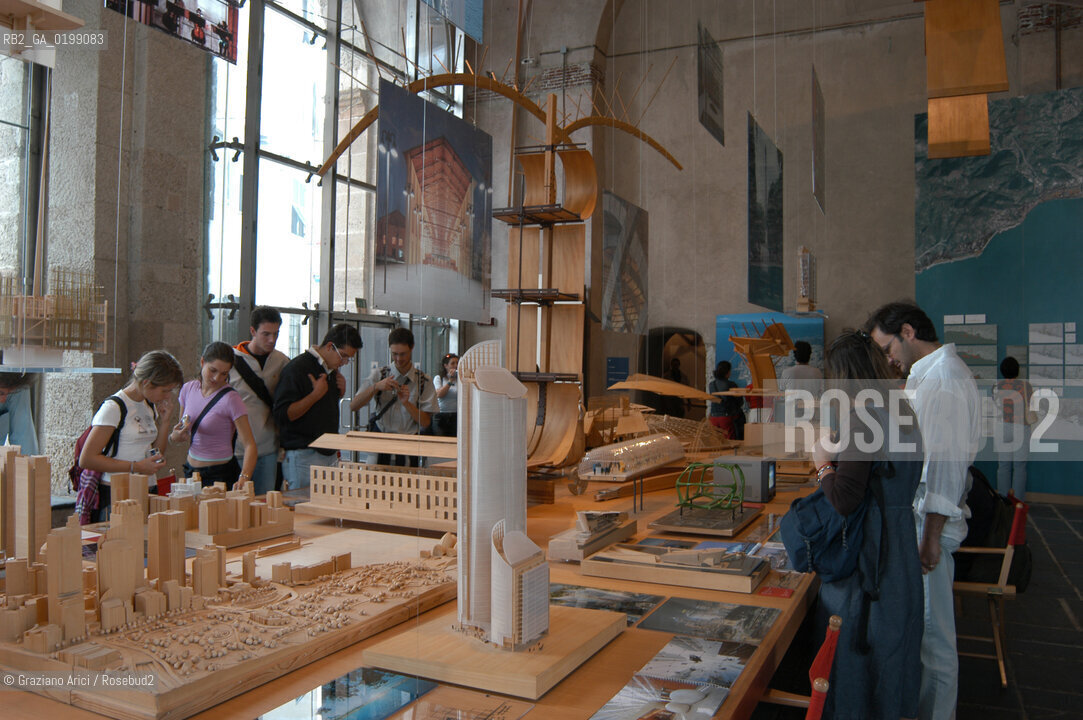 GENOVA IL PORTO VECCHIO : MOSTRA SULLE OPERE DELLARCHITETTO RENZO PIANO © 2004 Graziano Arici/Rosebud2 ARCHITETTURA CONTEMPORANEA