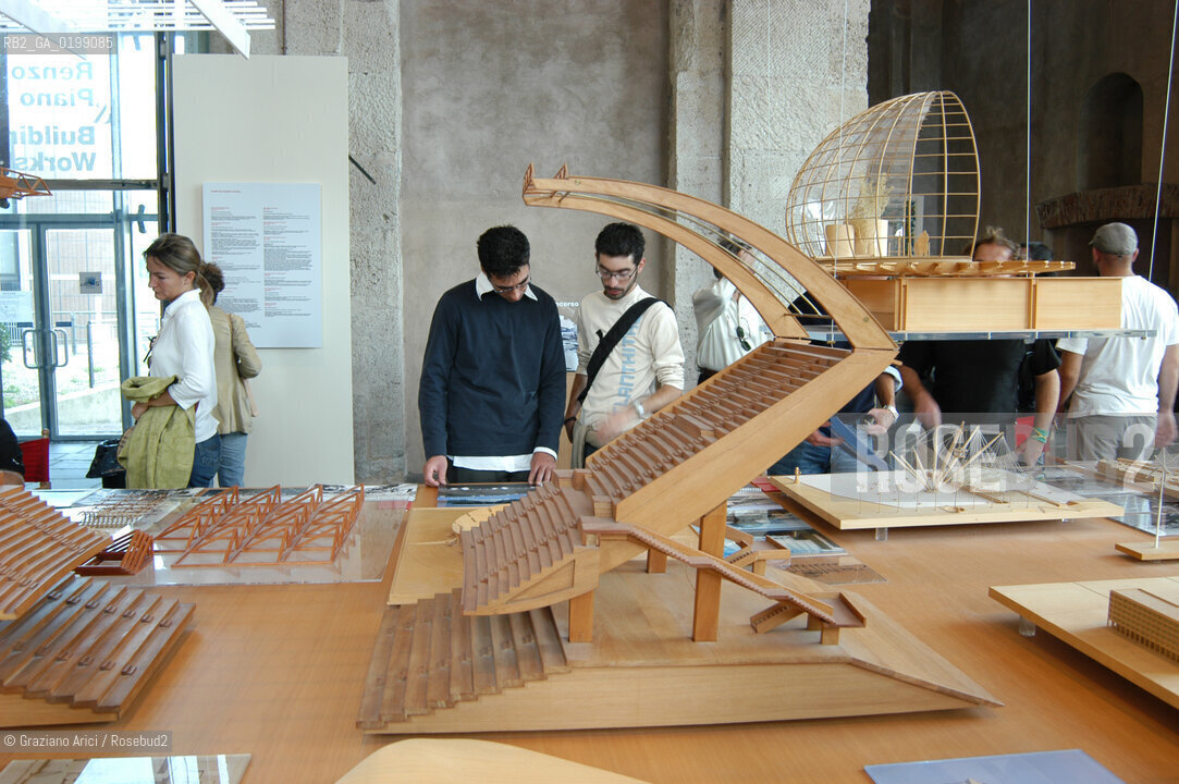 GENOVA IL PORTO VECCHIO : MOSTRA SULLE OPERE DELLARCHITETTO RENZO PIANO © 2004 Graziano Arici/Rosebud2 ARCHITETTURA CONTEMPORANEA
