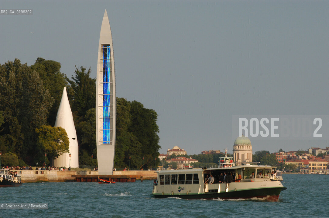 VENEZIA8/06/05 - 51 ESPOSIZIONE INTERNAZIONALE DARTE - WORK OF THE ARTIST FABRIZIO PLESSI : MARE VERTICALE  ©Graziano Arici/Rosebud2 BIENNALE