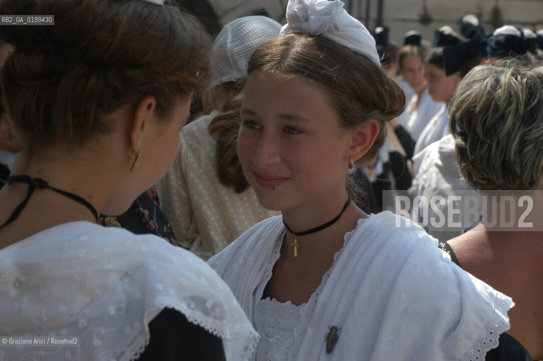 FRANCE - ARLES (PROVENCE-PROVENZA) : COCCARDE DOR FEAST ©Graziano Arici/Rosebud2 GEO COSTUME TIPICO