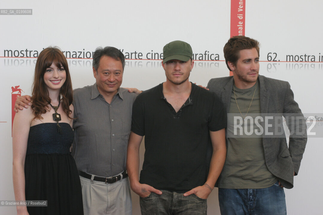 01_09_05 - 62 VENICE FILM FESTIVAL - FILM BROKEBACK MOUNTAIN - LEFT TO RIGHT: THE ACTRESS ANNE HATHAWAY, THE DIRECTOR ANG LEE AND .THE ACTORS HEATH LEDGER AND JAKE GYLLENHAAL.©Graziano Arici/Rosebud2