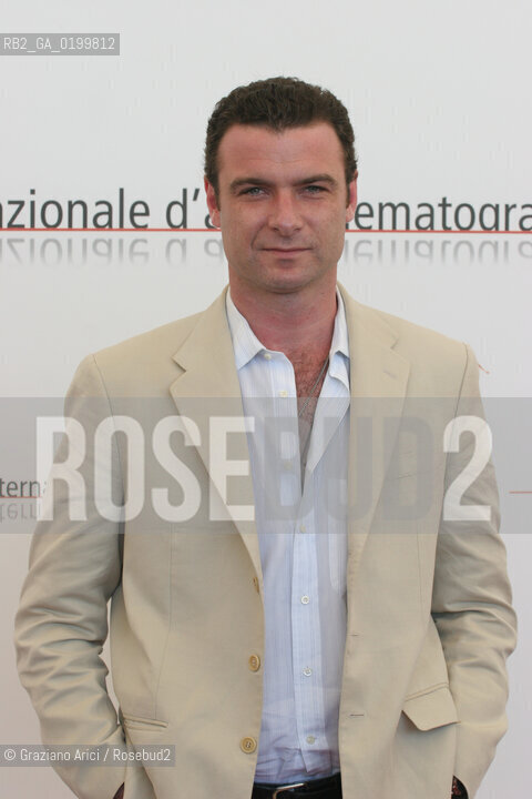 04_09_05 - 62 VENICE FILM FESTIVAL - FILM EVERYTHING IS ILLUMINATED - THE DIRECTOR LIEV SCHREIBER ..©Graziano Arici/Rosebud2