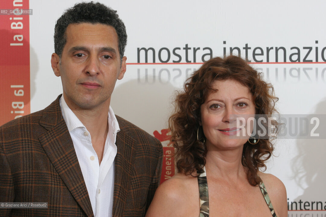 06_09_05 - 62 VENICE FILM FESTIVAL - FILM ROMANCE & CIGARETTES - THE DIRECTOR JOHN TURTURRO AND THE ACTRESS SUSAN SARANDON.©Graziano Arici/Rosebud2