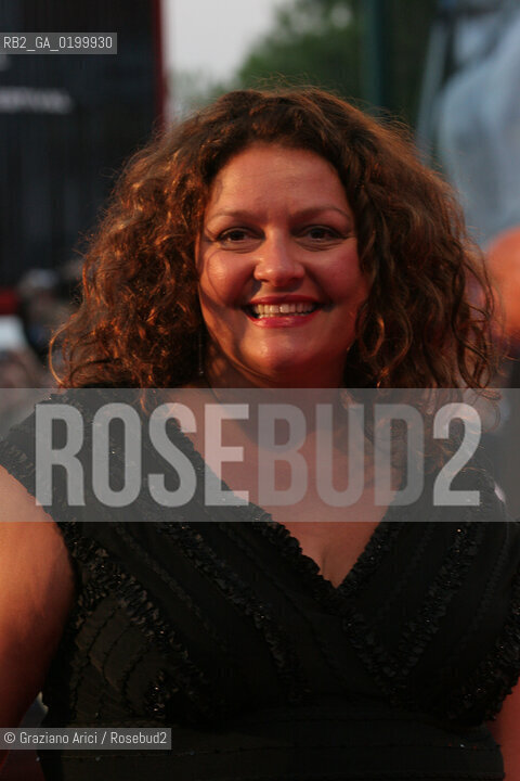 06_09_05 - 62 VENICE FILM FESTIVAL - FILM ROMANCE & CIGARETTES - PREMIERE/REDCARPET - THE ACTRESS AIDA TURTURRO.©Graziano Arici/Rosebud2
