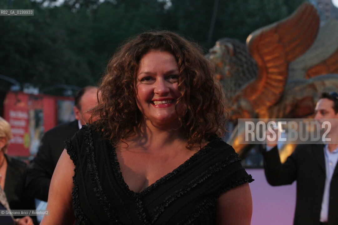 06_09_05 - 62 VENICE FILM FESTIVAL - FILM ROMANCE & CIGARETTES - PREMIERE/REDCARPET - THE ACTRESS AIDA TURTURRO.©Graziano Arici/Rosebud2