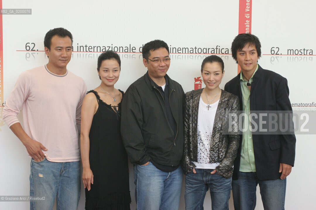 08_09_05 - 62 VENICE FILM FESTIVAL - FILM CHANGHEN GE (EVERLASTIN REGRET) - THE CAST LEFT TO RIGHT: THE ACTORS HU JUN, SU YAN, THE DIRECTOR STANLEY KWAN, THE ACTORS SAMMI CHENG AND DANIEL WU.©Graziano Arici/Rosebud2