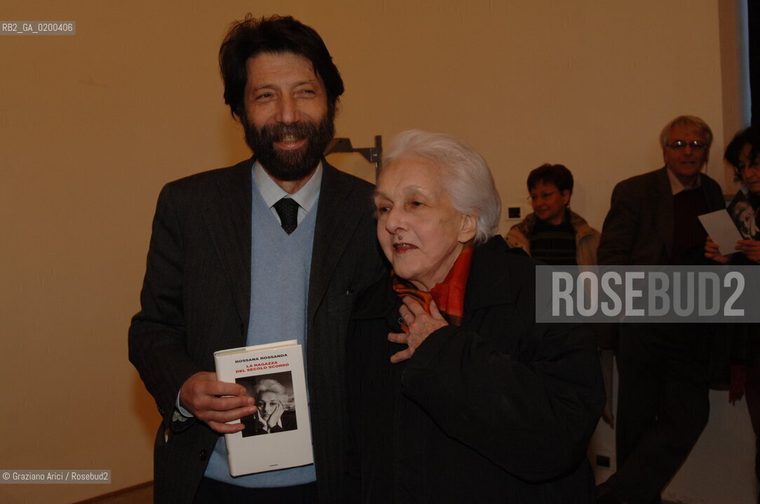VENICE - VENEZIA 6 MARZO 2006 - THE ITALIAN POLITICIAN AND WRITER ROSSANA ROSSANDA WITH THE MAYOR OF VENICE MASSIMO CACCIARI ©Graziano Arici/Rosebud2 POLITICA LETTERATURA FILOSOFIA