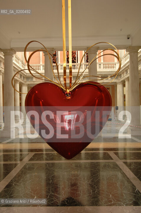 VENICE 27 APRILE 2006 -  MOSTRA A PALAZZO GRASSI  WHERE ARE WE GOING? - ÒHANGING HEARTÓ BY JEFF KOONS -  ©Graziano Arici/Rosebud2 ARTE