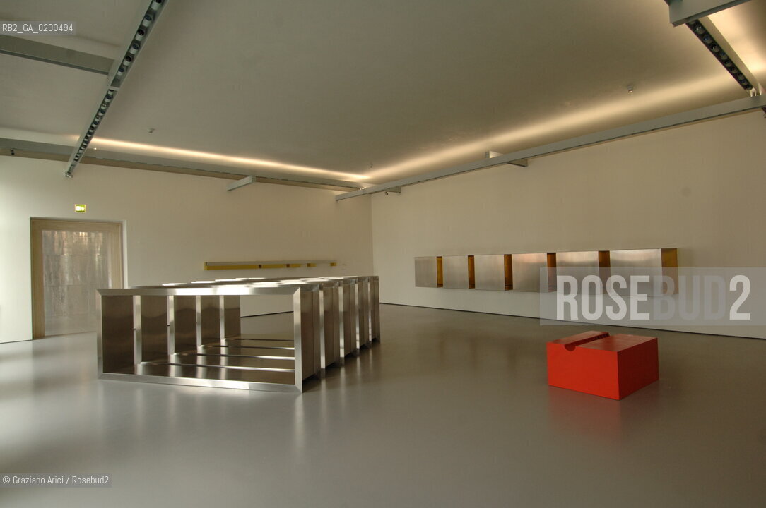 VENICE 27 APRILE 2006 -  MOSTRA A PALAZZO GRASSI  WHERE ARE WE GOING? -  DONALD JUDD INSTALLATONS -  ©Graziano Arici/Rosebud2 ARTE