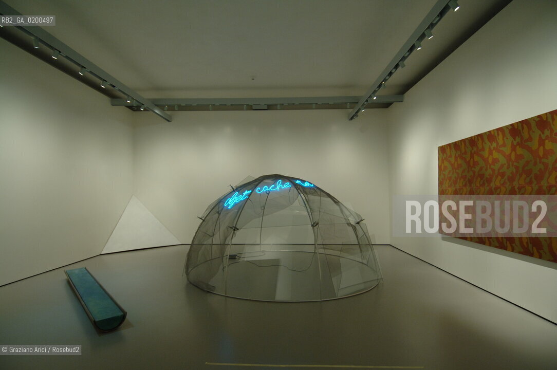 VENICE 22 APRILE 2006 -  MOSTRA A PALAZZO GRASSI  WHERE ARE WE GOING? -   ROOM WITH WORKS BY MARIO MERZ. GILBERTO ZORIO, GIULIO PAOLINI  AND ALIGHIERO BOETTI ©Graziano Arici/Rosebud2 ARTE