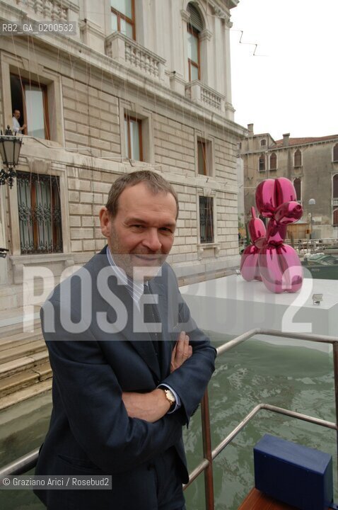 VENICE 27 APRILE 2006 -  MOSTRA A PALAZZO GRASSI  WHERE ARE WE GOING? - THE PALAZZO GRASSI ARTISTIC DIRECTOR JEAN-JACQUES AILLAGON IN FRONT OF PALAZZO GRASSI  ©Graziano Arici/Rosebud2 ARTE