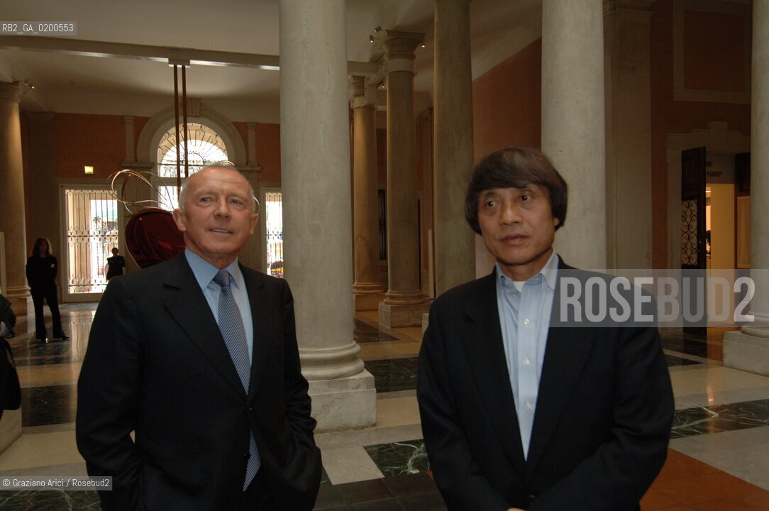 VENICE 27 APRILE 2006 -  MOSTRA A PALAZZO GRASSI  WHERE ARE WE GOING? -  MR F.PINAULT WITH THE ARCHITECT TADAO ANDO -  ©Graziano Arici/Rosebud2 ARTE ARCHITETTURA ARCHITETTO