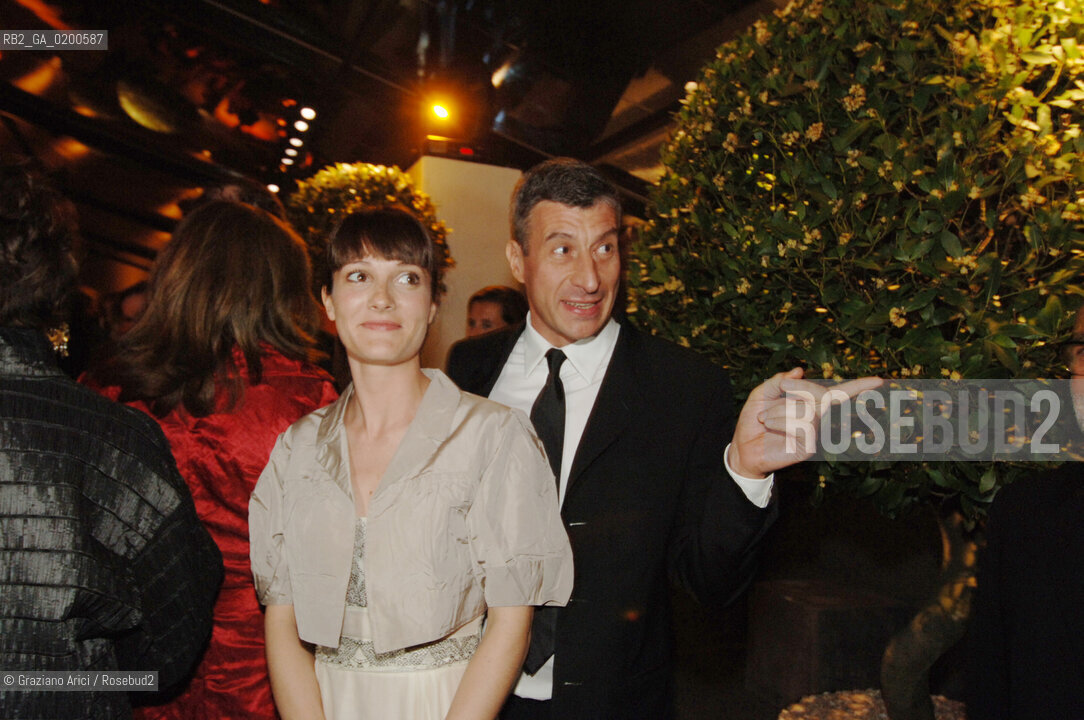 VENICE 29 APRILE 2006 -  OPENING OF THE PALAZZO GRASSI  AND THE EXPOSITION WHERE ARE WE GOING?  -  GRAND GALA :   THE ARTIST MAURIZIO CATTELAN WITH HIS WIFE VICTORIA CABELLO ©Graziano Arici/Rosebud2 ARTE