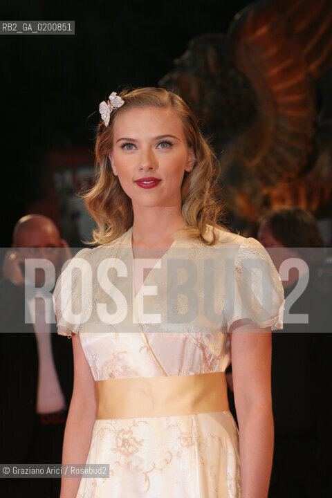 30_08_06 - 63 VENICE FILM FESTIVAL - RED CARPET FILM THE BLACK DAHLIA - THE ACTRESS SCARLETT JOHANSSON @ Graziano Arici/Rosebud2