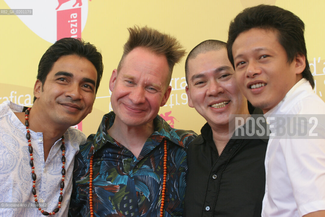 04_9_06 - 63 VENICE FILM FESTIVAL - FILM HEI YANQUAN - LEFT TO RIGHT: THE ACTOR NORMAN BIN ATUN, THE ARTISTIC DIRECTOR PETER SELLARS, THE DIRECTOR TSAI MING-LIANG AND THE ACTOR LEE KANG-SHENG