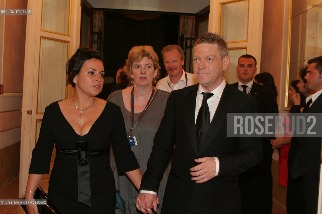 07_9_06 - 63 VENICE FILM FESTIVAL - PREMIERE FILM THE MAGIC FLUTE AT THE FENICE - THE DIRECTOR KENNETH BRANAGH WITH HIS WIFE. ©Graziano Arici/Rosebud2