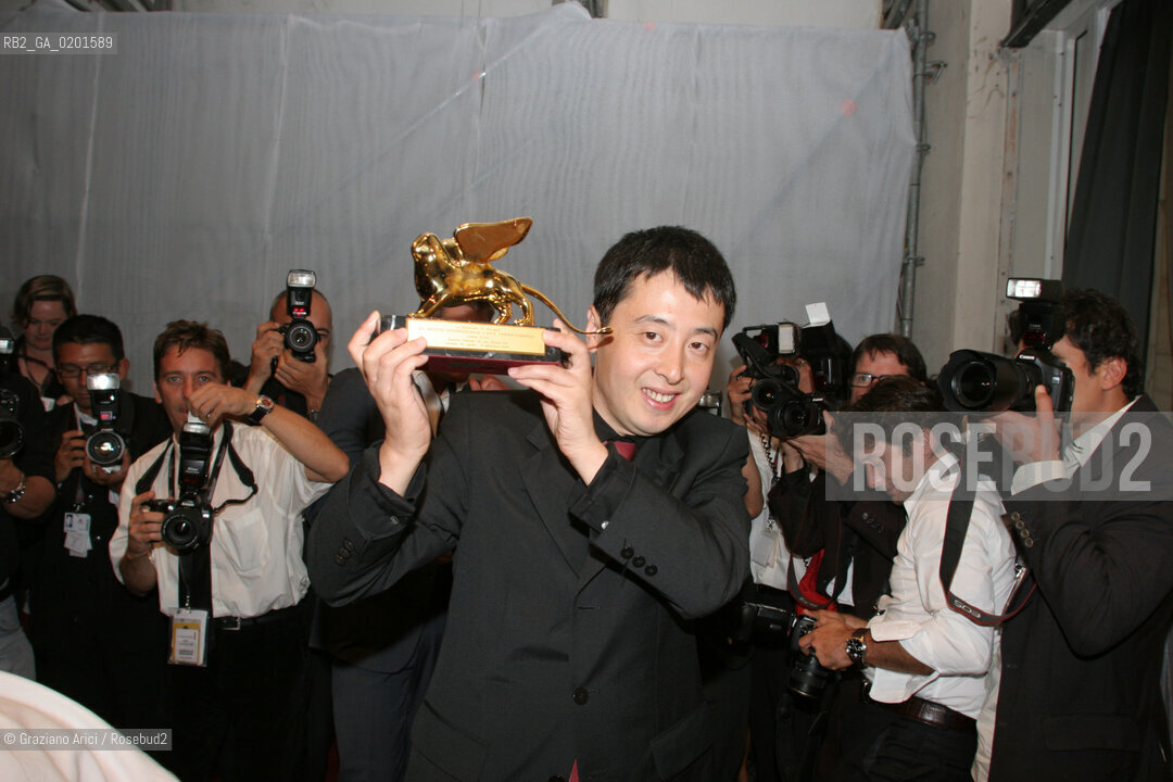 09_9_06 - 63 VENICE FILM FESTIVAL - GOLDEN LION FOR THE BEST FILM TO THE DIRECTOR JIA ZHANG-KE - FILM STILL LIFE ©Graziano Arici/Rosebud2
