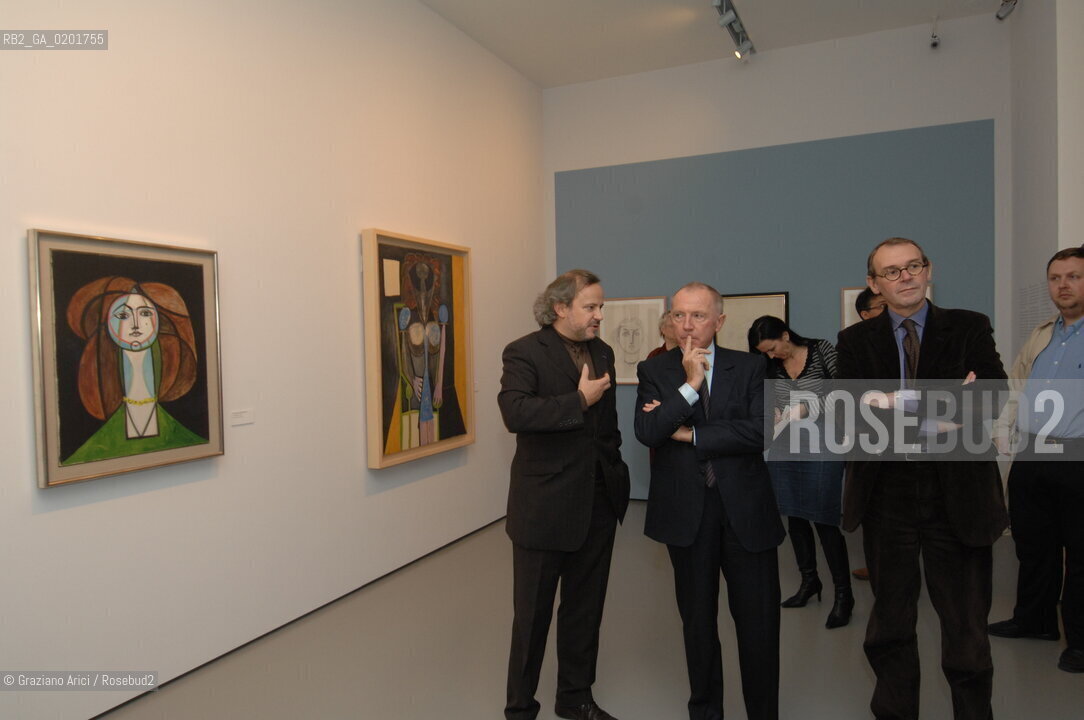 VENEZIA 9 NOVEMBRE 2006 - EXPOSITION IN PALAZZO GRASSI : PICASSO: LA JOIE DE VIVRE 1945/1948 - FRANCOIS PINAULT WITH JEAN-JACQUES AILLAGON DIRECTOR OF PALAZZO GRASSI AND THE EXPOSITION CURATOR JEAN-LOUS ANDRAL ©Graziano Arici/Rosebud2