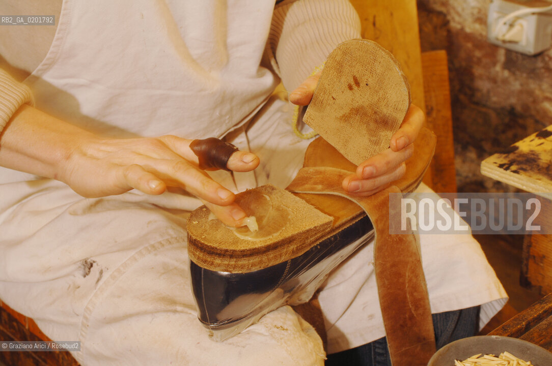 VENEZIA 6/2/07 LABORATORIO DI CALZATURIFICIO ARTIGIANALE DI GABRIELE GMEINER ©Graziano Arici/Rosebud2 SCARPA CALZOLAIO