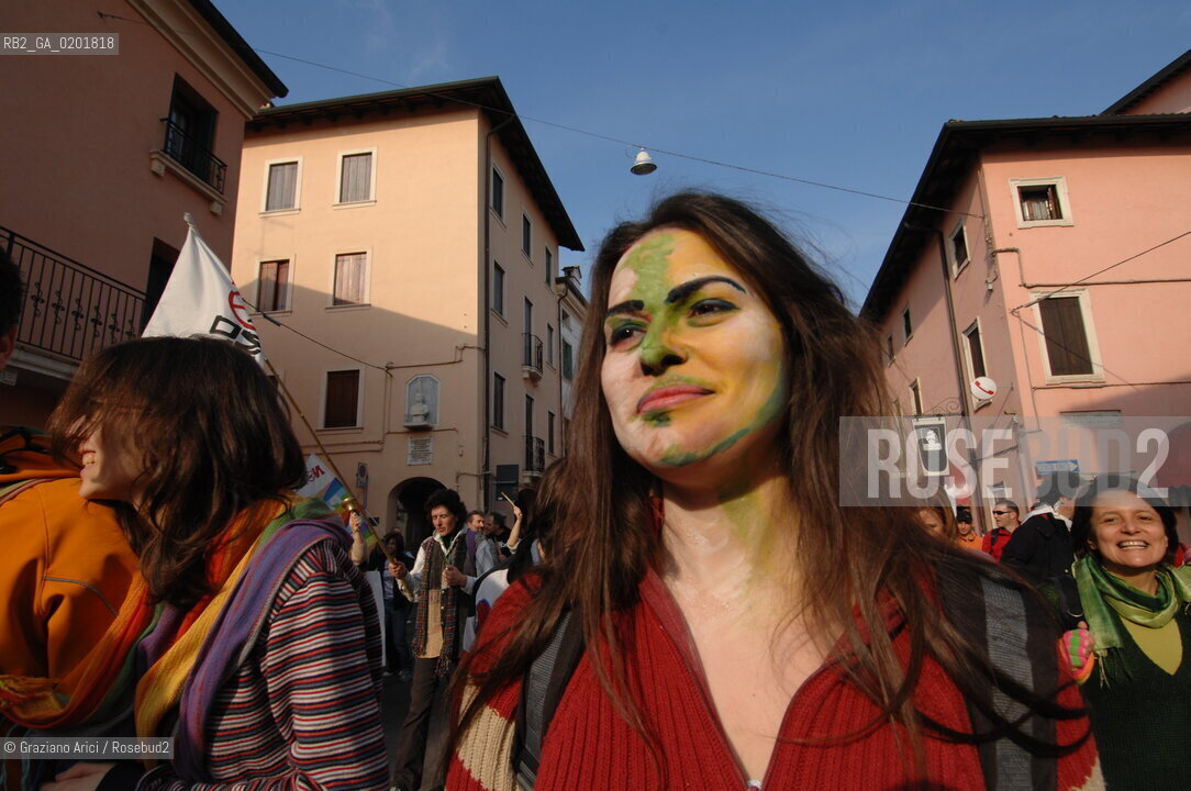 VICENZA 17/2/07 GREAT DEMONSTRATION AGAINST THE NEW US AIR FORCE MILITARY BASE AT DAL MOLIN AIRPORT ©Graziano Arici/Rosebud2 MANIFESTAZIONE PACE DIMOSTRAZIONE