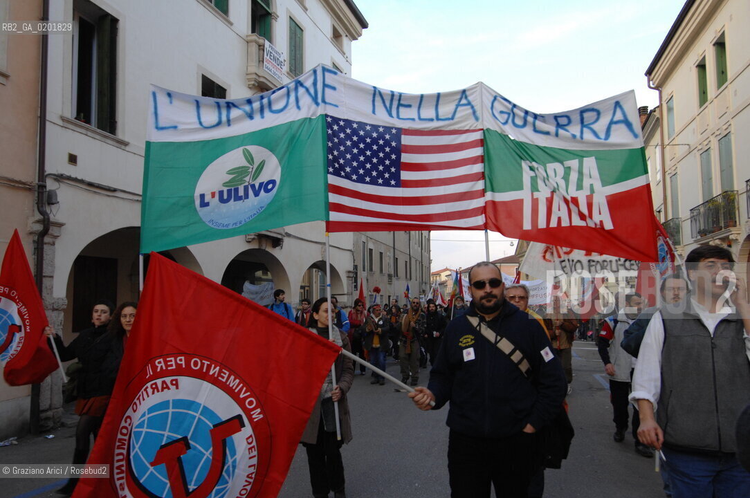VICENZA 17/2/07 GREAT DEMONSTRATION AGAINST THE NEW US AIR FORCE MILITARY BASE AT DAL MOLIN AIRPORT ©Graziano Arici/Rosebud2 MANIFESTAZIONE PACE DIMOSTRAZIONE
