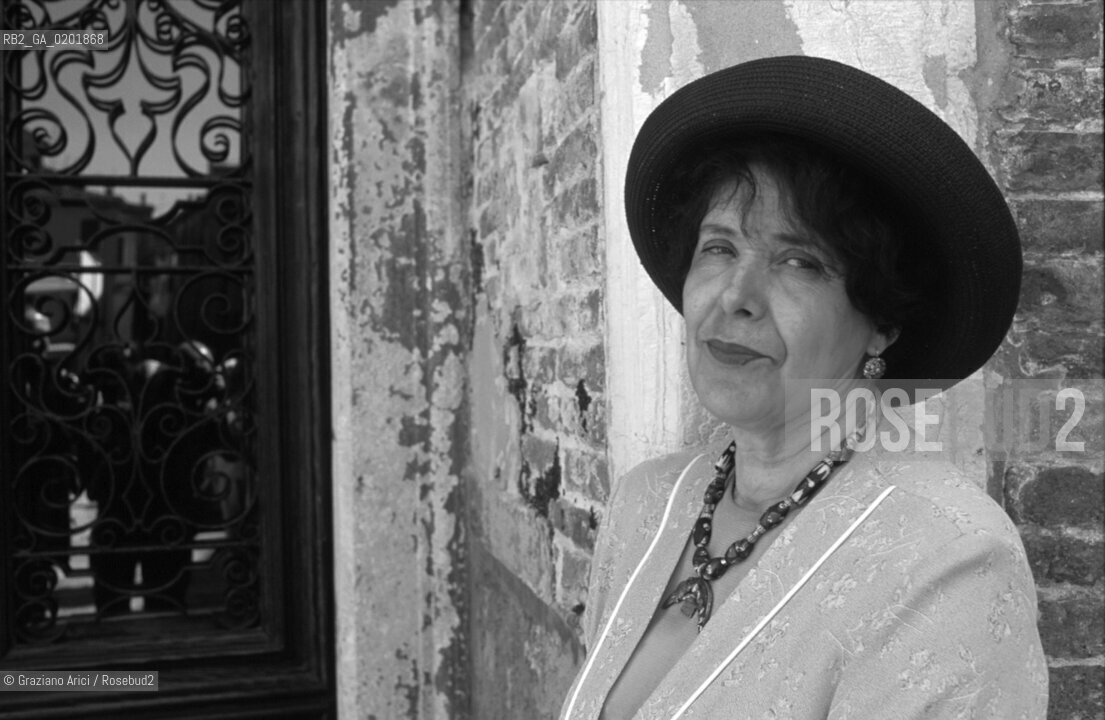 Nome: .DJEBAR ASSIA.Descrizione: .LETTERATURA SCRITTRICE ARABA.LITERATURE ARAB WRITER.Credit: .Graziano Arici/Rosebud2/.Costo: .A.Nazione: .ALGERIA.ALGERIA.Città: .VENEZIA.VENICE.Data: .1999.