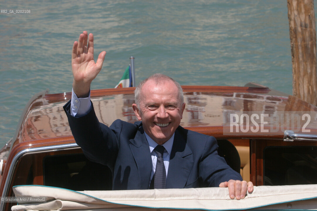 © 08/06/07 ERREBI - VENEZIA - ACCORDO CON FIRMA PER PUNTA DELLA DOGANA TRA FRANCOIS PINAULT E IL COMUNE DI VENEZIA - LA FIRMA CON MASSIMO CACCIARI E FRANCOIS PINAULT