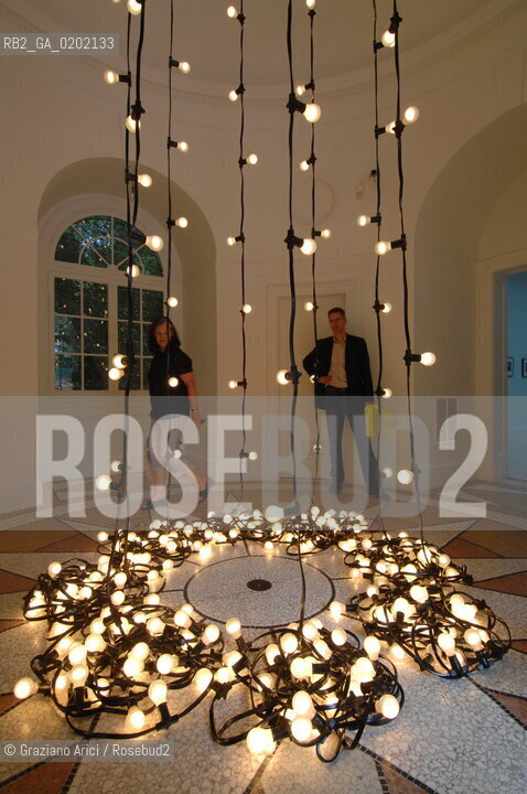 VENICE 04//6/07 - THE 52sd VENICE ART EXPOSITION : THINK WITH THE SENSES, FEEL WITH THE MIND : USA PAVILLON - FELIX GONZALES-TORRES @ Graziano Arici/Rosebud2 ARTE ARTISTI BIENNALE