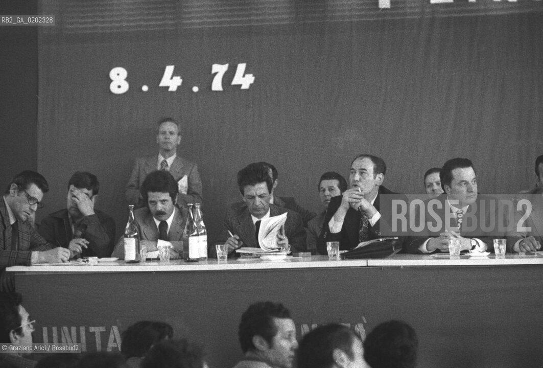 VENEZIA 1974 CONSIGLIO DI FABBRICA SUL PETROLCHIMICO DI PORTO MARGHERA © ARCHIVIO Graziano Arici/Rosebud2  INCONTRO CONFERENZA POLITICO ENRICO BERLINGUER