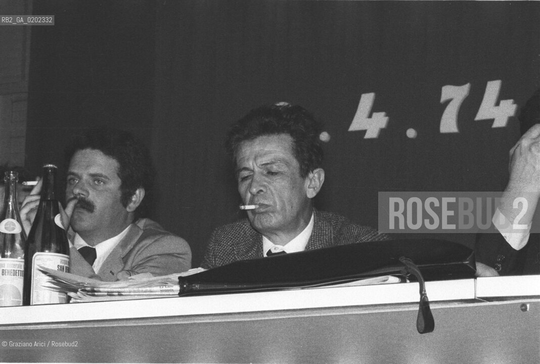 VENEZIA 1974 POLITICO ENRICO BERLINGUER AL CONSIGLIO DI FABBRICA SUL PETROLCHIMICO DI PORTO MARGHERA © ARCHIVIO Graziano Arici/Rosebud2  INCONTRO CONFERENZA