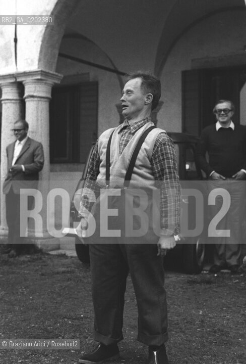 TRIESTE 1975 PAZIENTE OSPEDALE PSICHIATRICO IN PARTENZA PER GITA © ARCHIVIO Graziano Arici/Rosebud2  PAZIENTE  OSPEDALE PROVINCIALE PSICHIATRICO VITTORIO BASAGLIA TRIESTE GITA PRIMO PIANO PAZIENTE