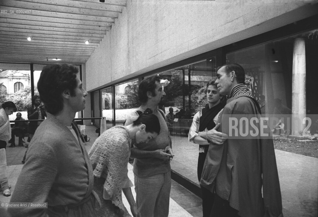 VENEZIA 1975 ACCADEMIA DI DANZA PROVE BALLETTI MAURICE BEJART CARLA FRACCI MIKHAIL BARYSHNIKOV © ARCHIVIO Graziano Arici/Rosebud2  COREOGRAFO MAURICE BEJART BALLERINA CARLA FRACCI  BALLERINO MIKHAIL BARYSHNIKOV BALLERINA MARTHA GRAHAM