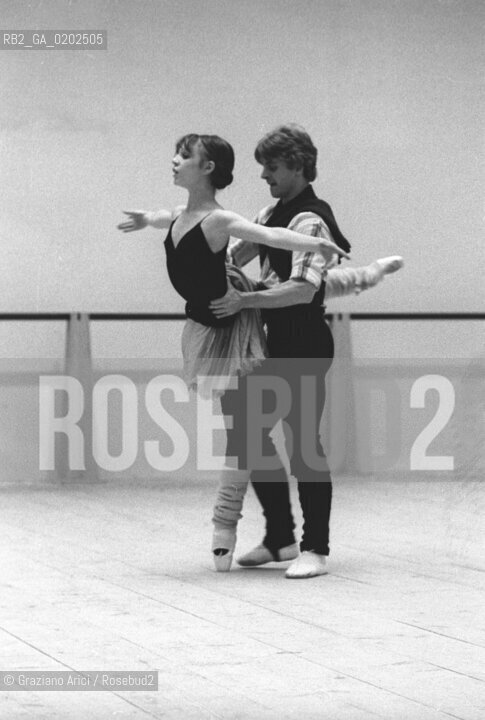 VENEZIA 1975 ACCADEMIA DI DANZA PROVE INCONTRO A QUATTRO MARTHA GRAHAM E MIKHAIL BARYSHNIKOV © ARCHIVIO Graziano Arici/Rosebud2  BALLERINO MIKHAIL BARYSHNIKOV BALLERINA DANZATRICE COREOGRAFA MARTHA  GRAHAM PROVE INCONTRO A QUATTRO ACCADEMIA DANZA