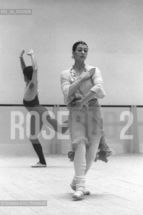 VENEZIA 1975 ACCADEMIA DANZA PROVE INCONTRO A QUATTRO  CON CARLA FRACCI © ARCHIVIO Graziano Arici/Rosebud2  BALLERINA CARLA FRACCI  DANZATRICE COREOGRAFO MAURICE BEJART BALLETTO BALLO PROVE INCONTRO A QUATTRO ACCADEMIA DANZA