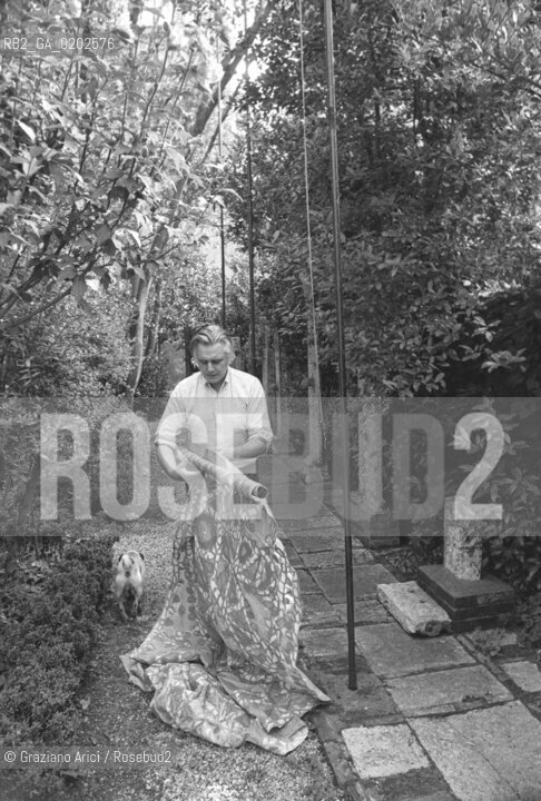 VENEZIA 1975 BIENNALE ARCHITETTURA ALLESTIMENTO OPERE NEL GIARDINO DEI MAGAZZINI DEL SALE  © ARCHIVIO Graziano Arici/Rosebud2  MAGAZZINI DEL SALE ZATTERE BIENNALE ARCHITETTURA ARTI VISIVE ARTE OPERE INSTALLAZIONI LE MACCHINE CELIBI