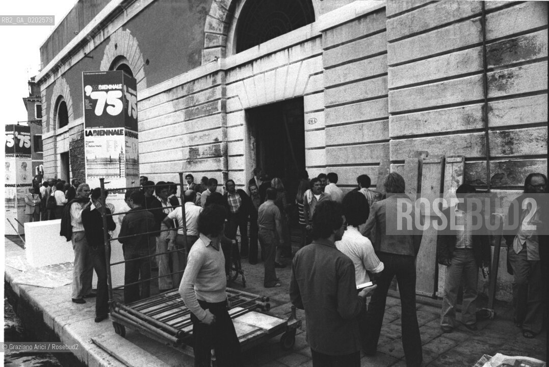 VENEZIA 1975 BIENNALE ARCHITETTURA MOSTRA PROPOSTE PER IL MULINO STUCKY NEI  MAGAZZINI DEL SALE  © ARCHIVIO Graziano Arici/Rosebud2  MAGAZZINI DEL SALE ZATTERE BIENNALE ARCHITETTURA ARTI VISIVE ARTE OPERE MOSTRA PROPOSTE PER IL MULINO STUCKY