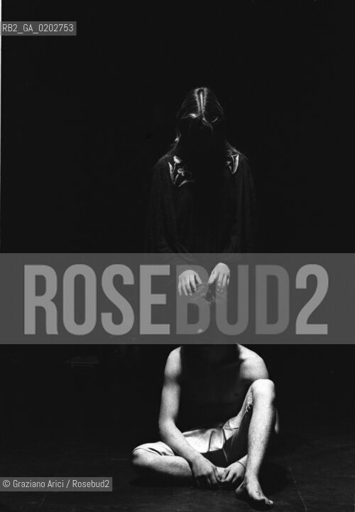 VENEZIA 1975 SPETTACOLO BARABALLO IL BREVIARIO DEI SALTIMBANCHI A VENEZIA DEI RAGAZZI DEL CENTRO RICERCA PER TEATRO DELLA SCUOLA GOZZI © ARCHIVIO Graziano Arici/Rosebud2  BIENNALE TEATRO SPETTACOLI SCUOLA GOZZI CASTELLO RICERCA TEATRO