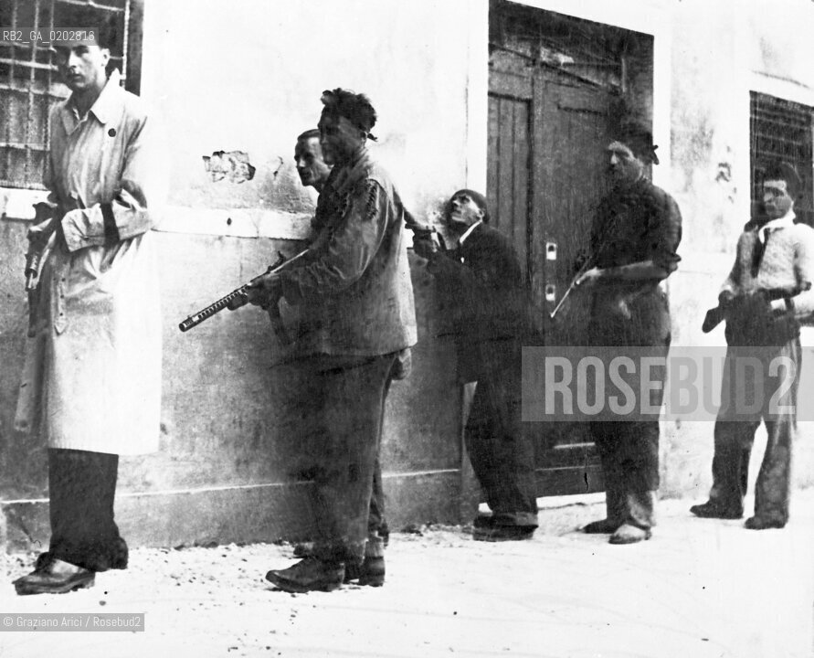 VENEZIA 1976 MOSTRA ARCHIVIO SULLA RESISTENZA PARTIGIANA A PIAZZA SAN MARCO © ARCHIVIO Graziano Arici/Rosebud2  MOSTRA ARCHIVIO RESISTENZA PARTIGIANI SOLDATI.