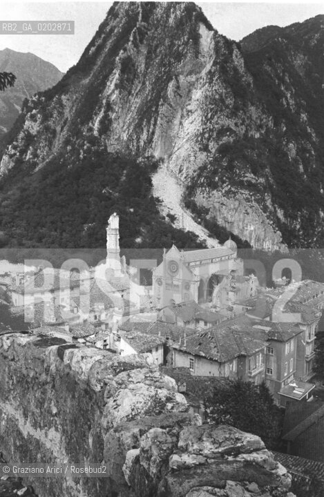GEMONA 1976 VALLATE DEL PAESE DOPO IL TERREMOTO NEL FRIULI © ARCHIVIO Graziano Arici/Rosebud2  TERREMOTO FRIULI VENEZIA GIULIA CATASTROFI AMBIENTALI CASE DISTRUTTE ROVINE MACERIE