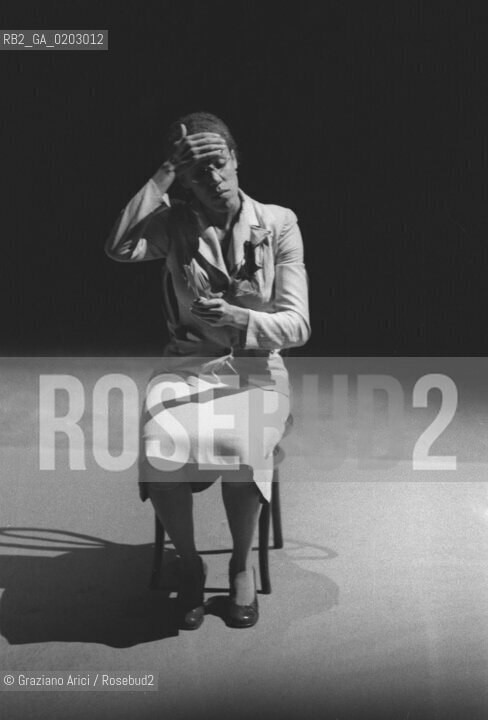 VENEZIA 1976 SPETTACOLO QUARRY ©ARCHIVIO Graziano Arici/Rosebud2 XXXVII BIENNALE TEATRO SPETTACOLO QUARRY ATTRICE COREOGRAFA MEREDITH MONK EX CANTIERI NAVALI GIUDECCA