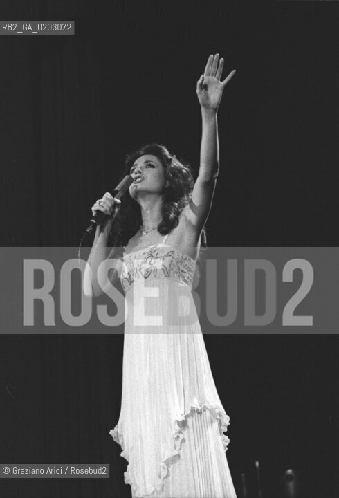 VENEZIA 1976 GIGLIOLA CINQUETTI CHE CANTA © ARCHIVIO Graziano Arici/Rosebud2  SETTIMANA MONDIALE DELLUNESCO AL TEATRO LA FENICE CANTANTE GIGLIOLA CINQUETTI