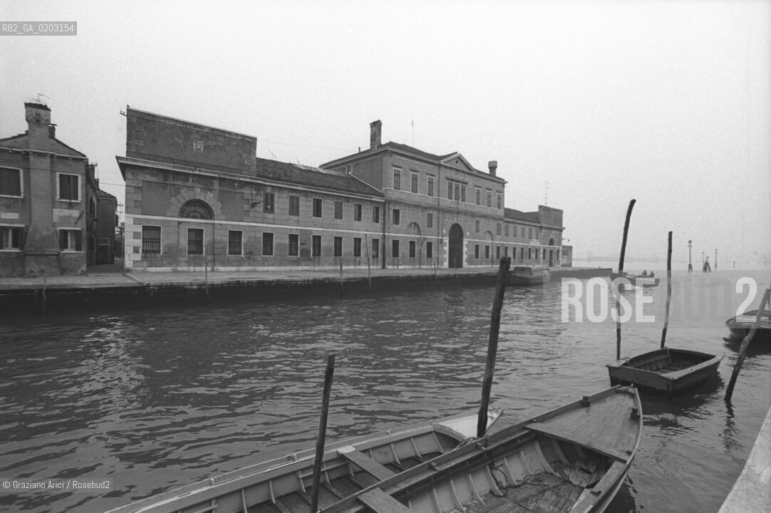VENEZIA 1977 EX MACELLO © ARCHIVIO Graziano Arici/Rosebud2  VEDUTA FRONTALE EX MACELLO MATTATOIO CANALE BARCHE