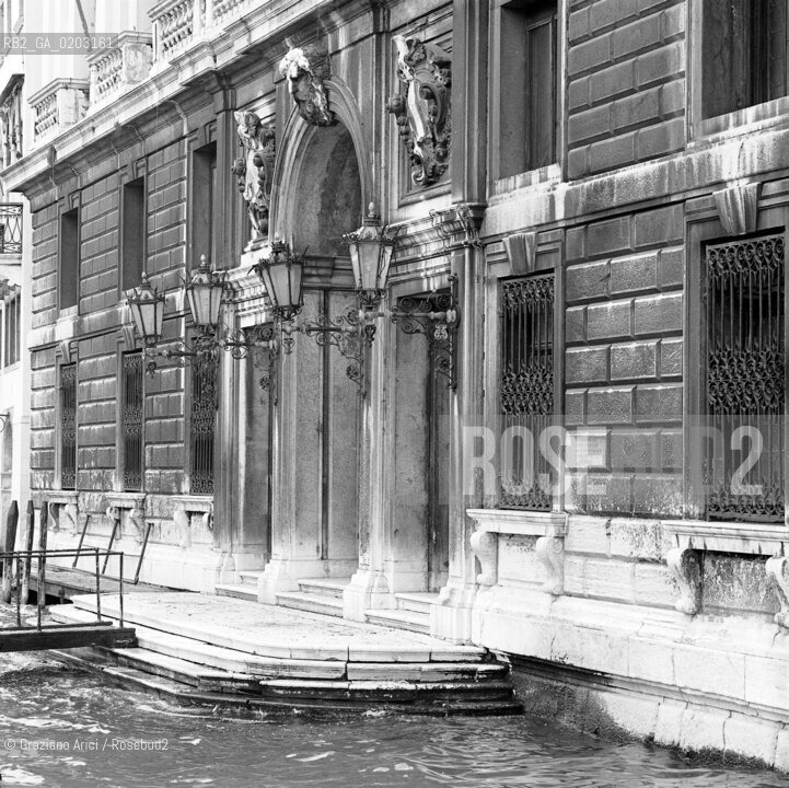 VENEZIA 1985 RIVA DACQUA DI PALAZZO GRASSI © ARCHIVIO Graziano Arici/Rosebud2  ESTERNI PALAZZO GRASSI