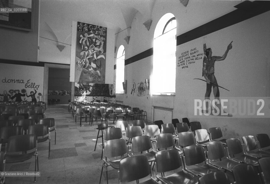 VENEZIA 1977 SCRITTE NELLAULA DELLA FACOLTA DI ARCHITETTURA © ARCHIVIO Graziano Arici/Rosebud2  SCRITTE MURI FEMMINISMO COMUNISMO INDIANO AULA MAGNA IUAV UNIVERSITA QUADRO