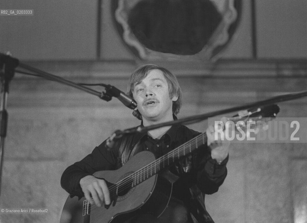 VENEZIA 1977 KAREL KRYL CONCERTO © ARCHIVIO Graziano Arici/Rosebud2  BIENNALE 77 MUSICA IL DISSENSO CULTURALE CANTANTE KAREL KRYL ATENEO VENETO CANTAUTORI DEL DISSENSO