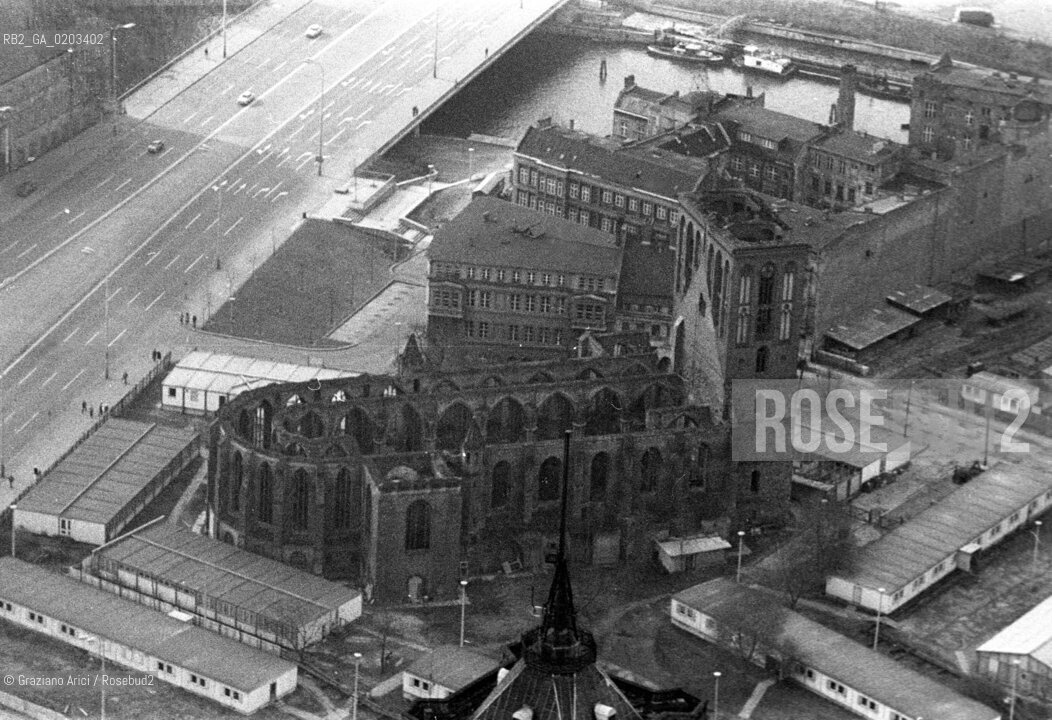 BERLINO 1978 CHIESA VISTA DALLALTO © ARCHIVIO Graziano Arici/Rosebud2  FOTO AEREA  BERLINO EST CHIESA  REPUBBLICA DEMOCRATICA TEDESCA