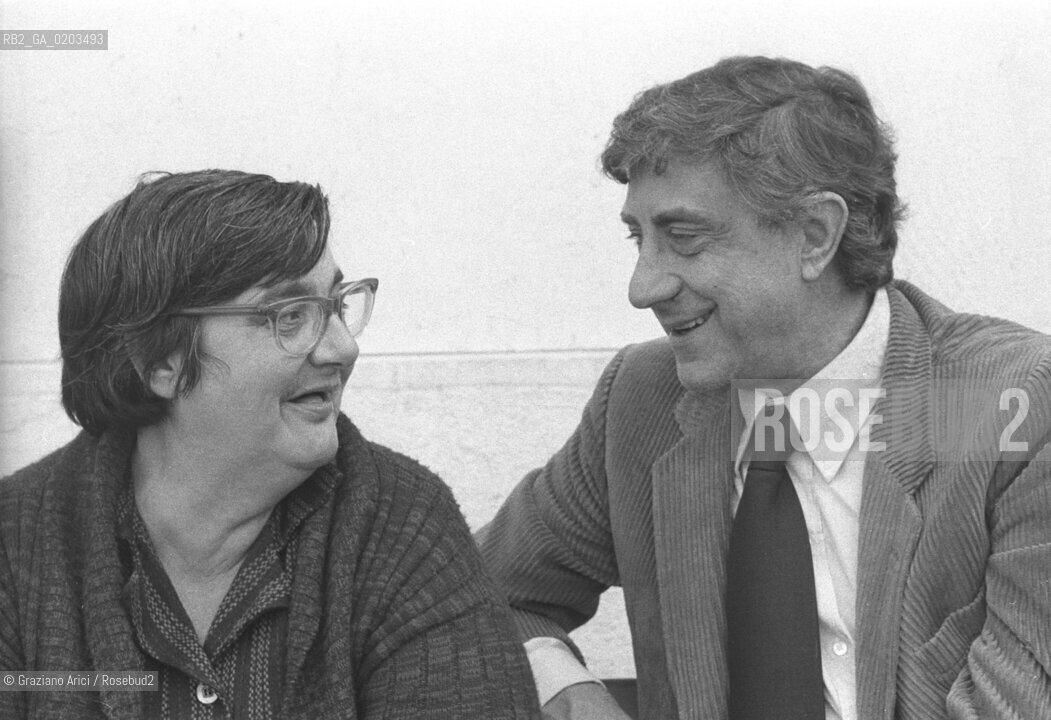 VENEZIA 1979 FRANCO BASAGLIA CON PAZIENTE © ARCHIVIO Graziano Arici/Rosebud2  PSICHIATRA FRANCO BASAGLIA OSPEDALE PSICHIATRICO PROVINCIALE TRIESTE