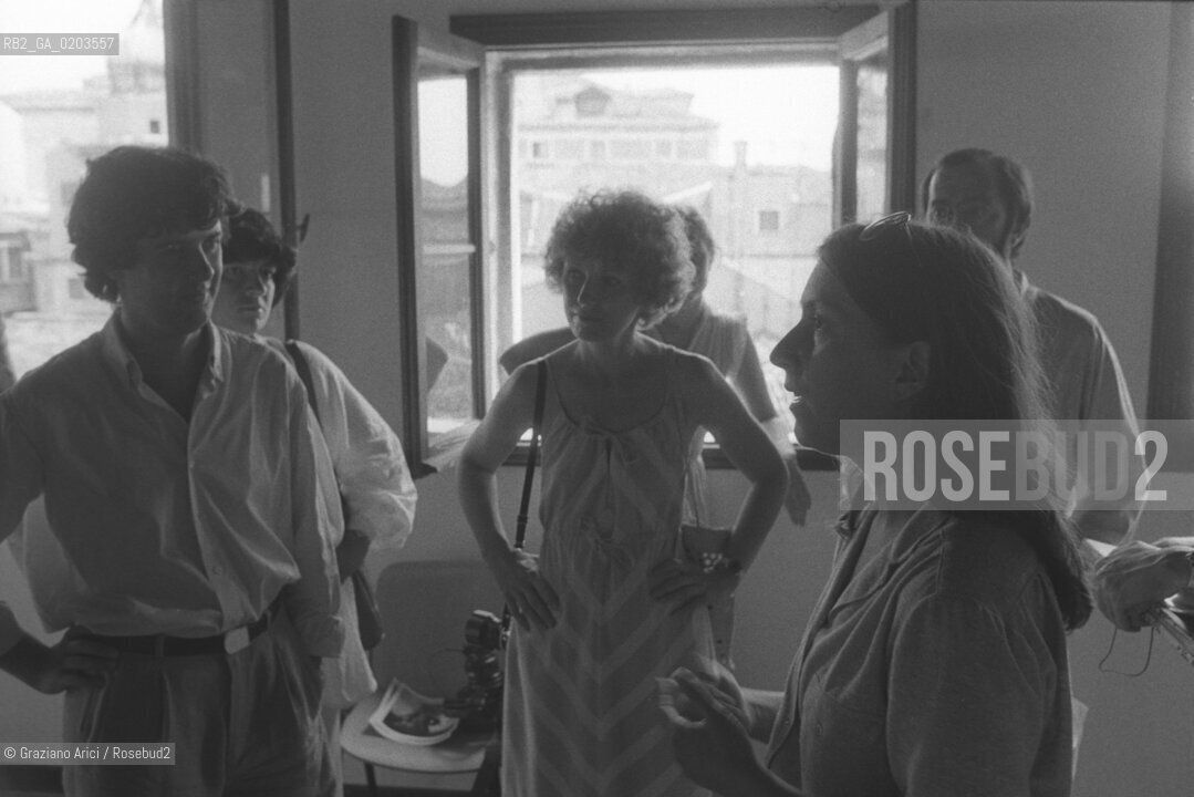 VENEZIA 1979 WORKS SHOPS CON LA FOTOGRAFA BARBARA BORDNICK © ARCHIVIO Graziano Arici/Rosebud2  LABORATORIO DI LAVORO MOSTRA VENEZIA 79 LA FOTOGRAFIA WORKS SHOPS