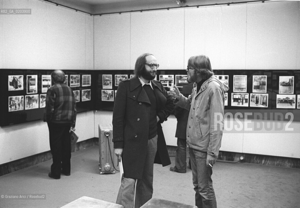 VENEZIA 1977 VITTORIO BASAGLIA ALLA MOSTRA SUL SEGNO URBANO © ARCHIVIO Graziano Arici/Rosebud2  SCULTORE VITTORIO BASAGLIA MOSTRA SEGNO URBANO VENEZIA